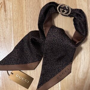 Gucci Scarf Ring with Gucci Reversible Twill/Scarf